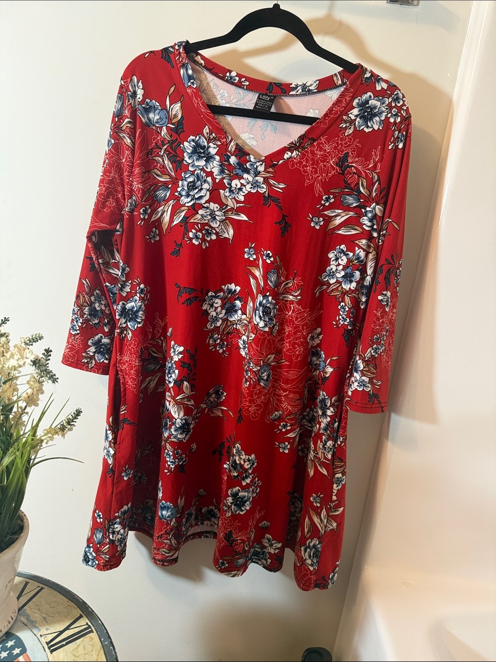 Red Floral V-Neck Tunic Top - Casual Flowing Fit - Picture 6 of 6